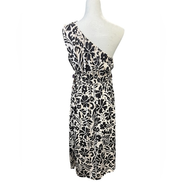 Faithfull The Brand Lucila Midi Dress in Black & White Graphic Floral Dress (4) - Picture 3 of 7